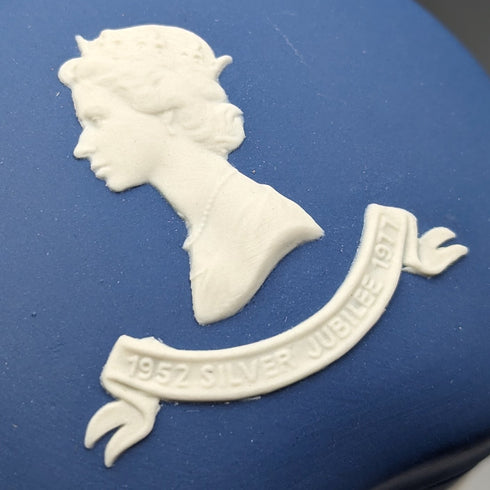 1977 Wedgwood Queen Elizabeth Jubilee Candy Box Pair Royal Blue
